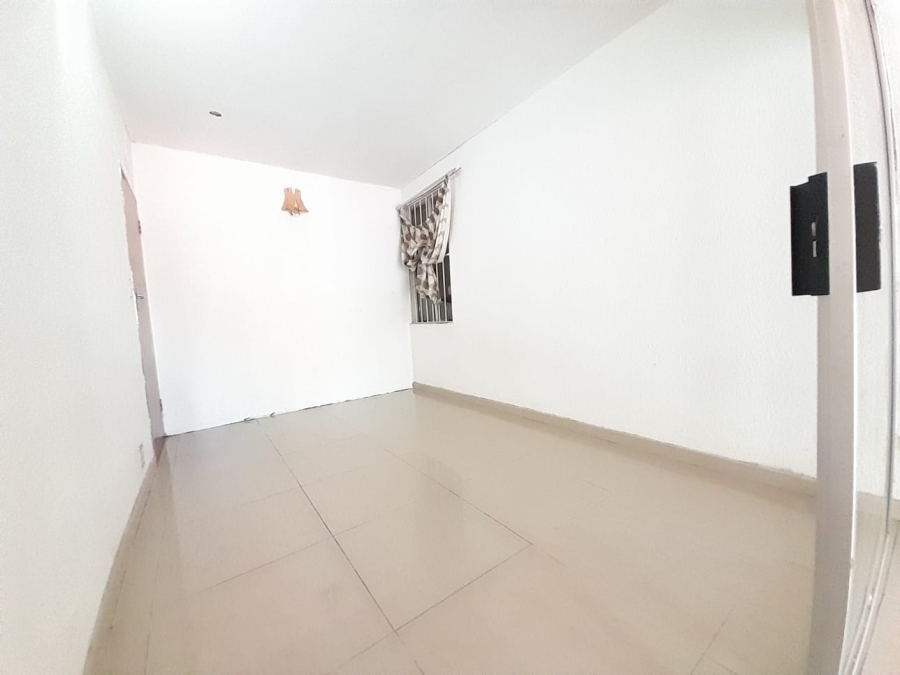 To Let 2 Bedroom Property for Rent in Glenanda Gauteng