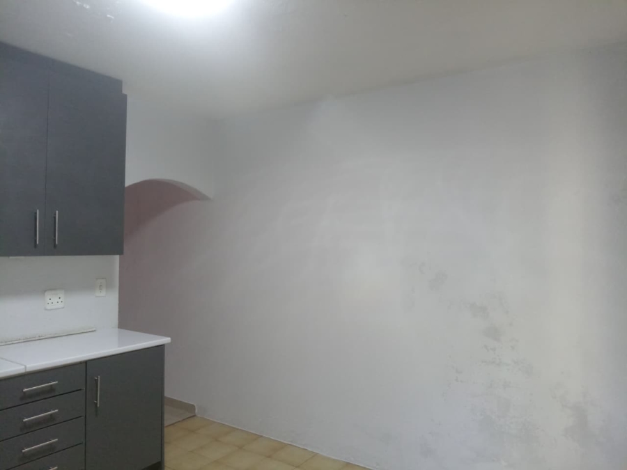 To Let 2 Bedroom Property for Rent in Glenanda Gauteng