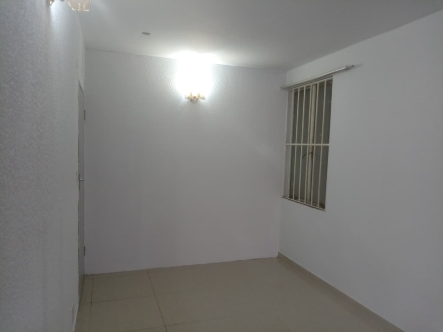 To Let 2 Bedroom Property for Rent in Glenanda Gauteng