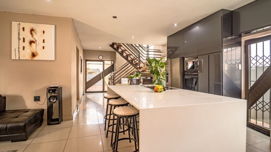 5 Bedroom Property for Sale in Alveda Gauteng