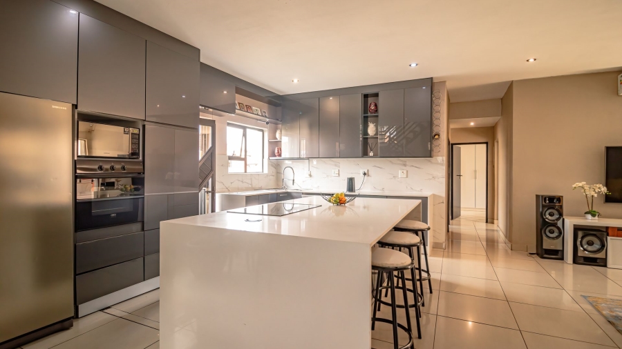 5 Bedroom Property for Sale in Alveda Gauteng