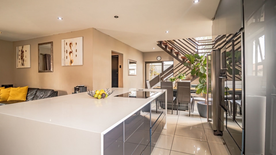 5 Bedroom Property for Sale in Alveda Gauteng
