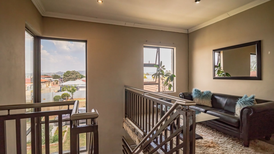 5 Bedroom Property for Sale in Alveda Gauteng