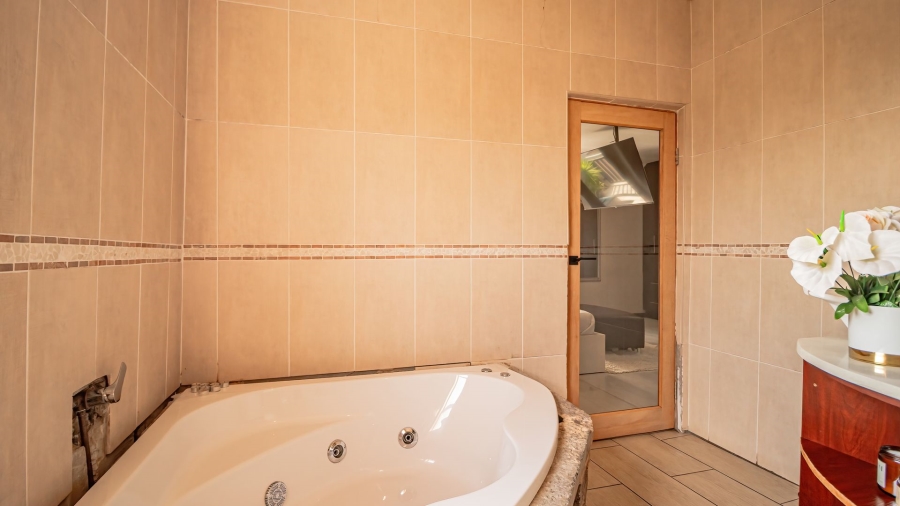 5 Bedroom Property for Sale in Alveda Gauteng