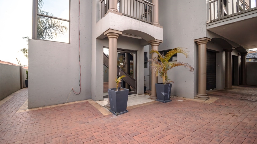 5 Bedroom Property for Sale in Alveda Gauteng