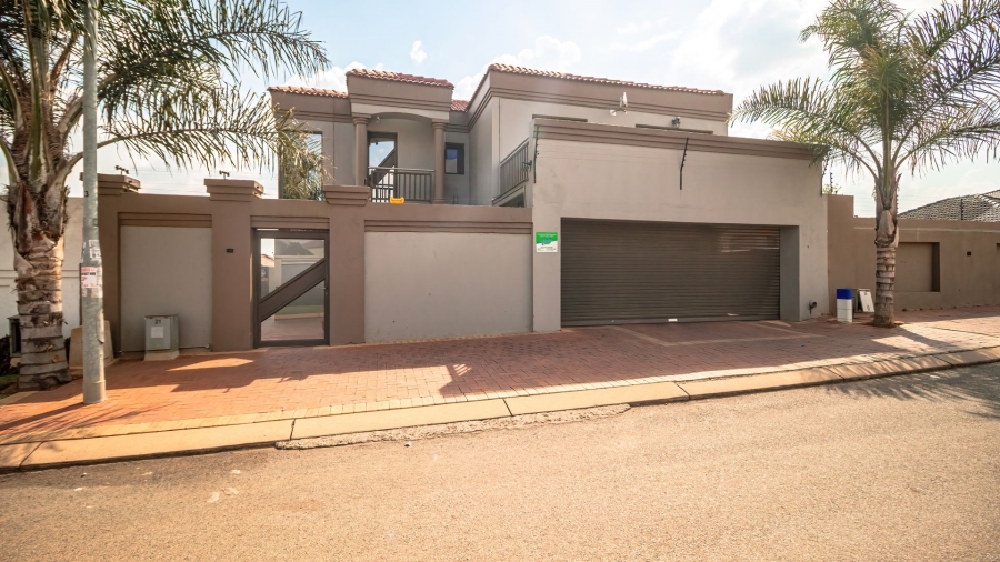 5 Bedroom Property for Sale in Alveda Gauteng