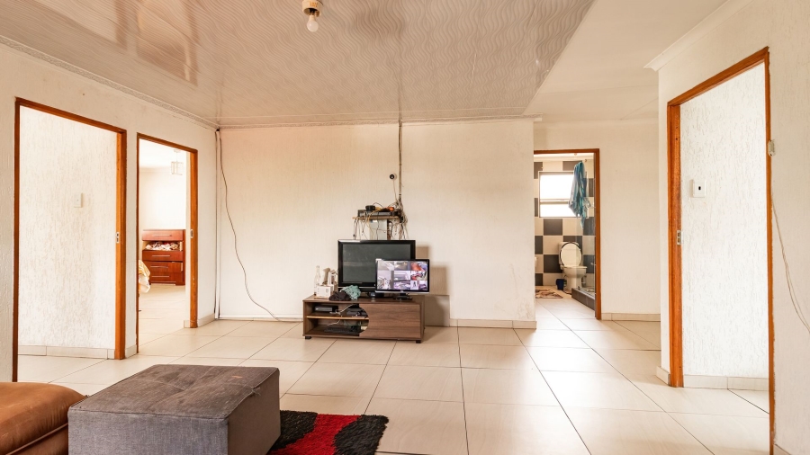 6 Bedroom Property for Sale in Comptonville Gauteng