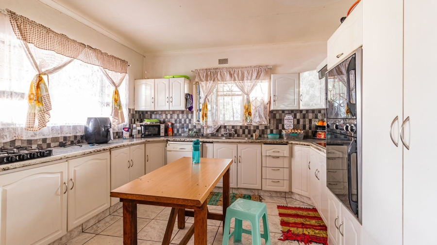 6 Bedroom Property for Sale in Comptonville Gauteng