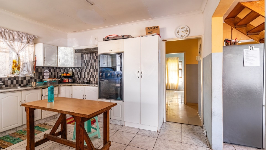 6 Bedroom Property for Sale in Comptonville Gauteng