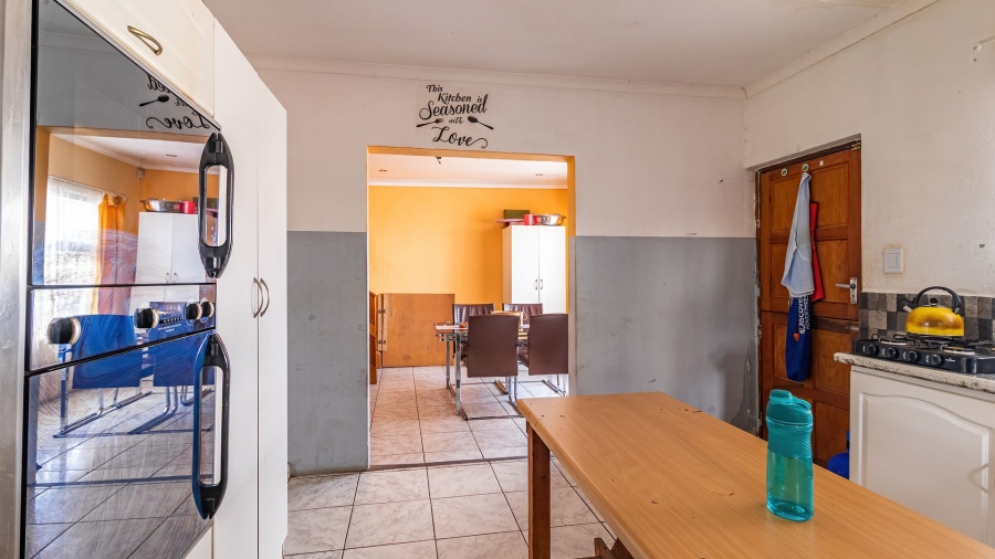 6 Bedroom Property for Sale in Comptonville Gauteng