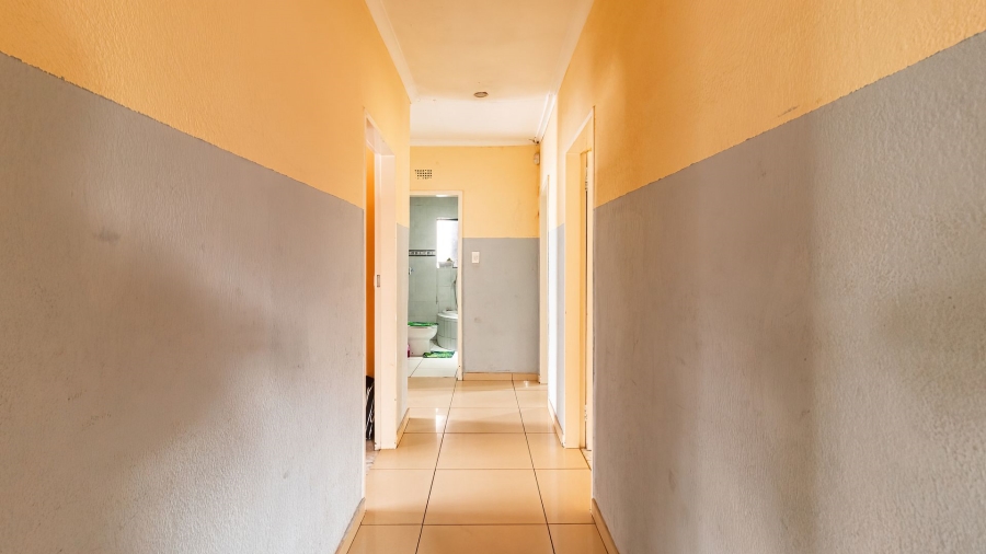 6 Bedroom Property for Sale in Comptonville Gauteng