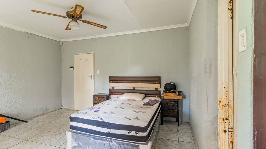 6 Bedroom Property for Sale in Comptonville Gauteng