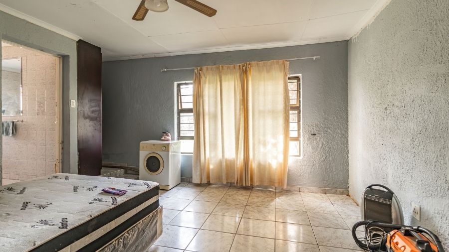 6 Bedroom Property for Sale in Comptonville Gauteng