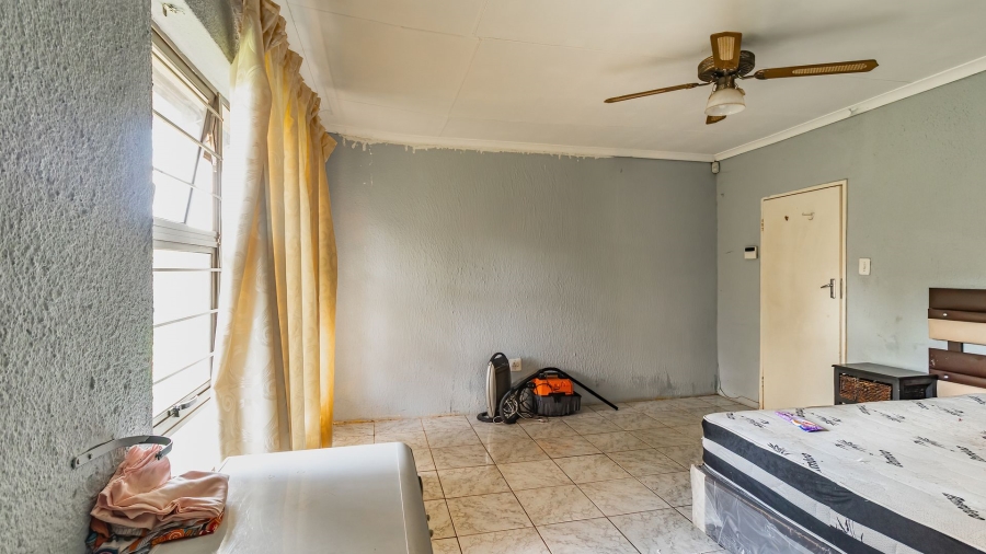 6 Bedroom Property for Sale in Comptonville Gauteng
