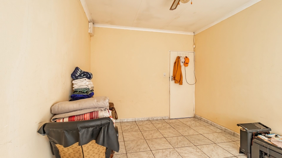 6 Bedroom Property for Sale in Comptonville Gauteng