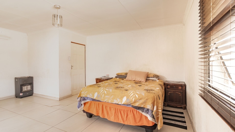 6 Bedroom Property for Sale in Comptonville Gauteng