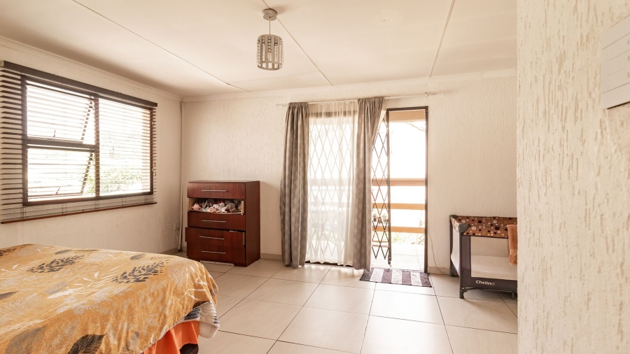 6 Bedroom Property for Sale in Comptonville Gauteng