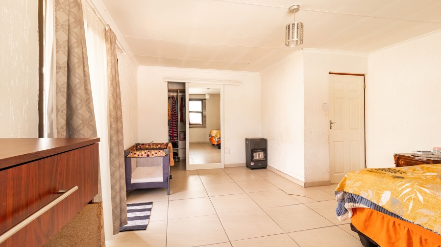 6 Bedroom Property for Sale in Comptonville Gauteng