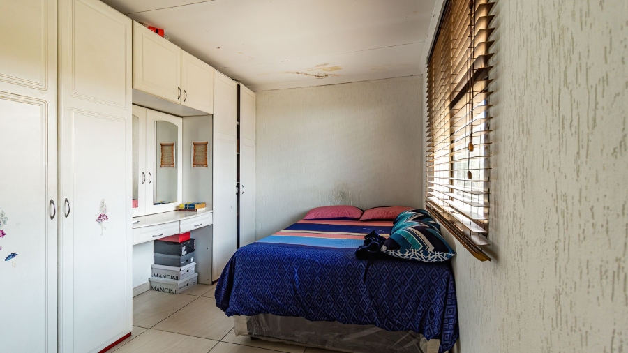 6 Bedroom Property for Sale in Comptonville Gauteng