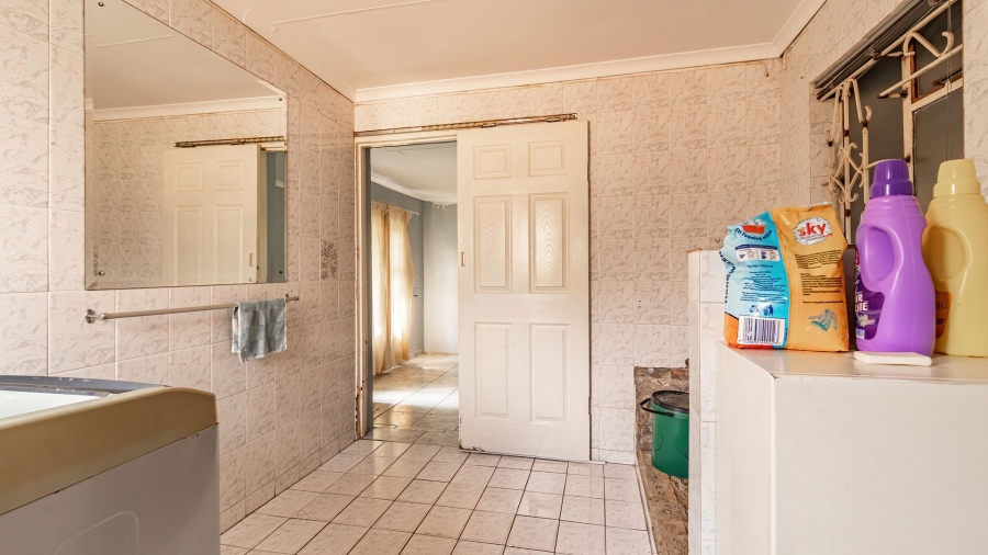 6 Bedroom Property for Sale in Comptonville Gauteng