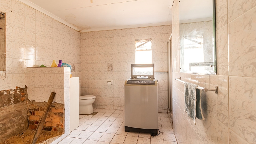 6 Bedroom Property for Sale in Comptonville Gauteng