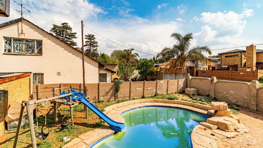 6 Bedroom Property for Sale in Comptonville Gauteng