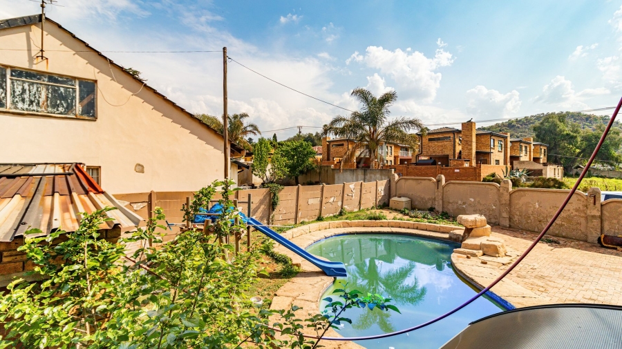 6 Bedroom Property for Sale in Comptonville Gauteng