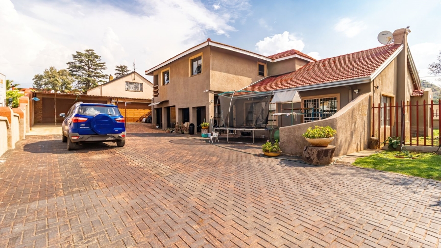 6 Bedroom Property for Sale in Comptonville Gauteng
