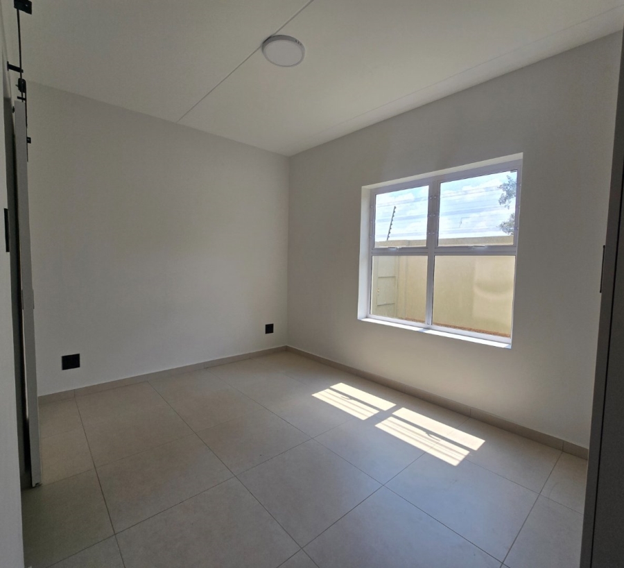 2 Bedroom Property for Sale in Magaliessig Gauteng