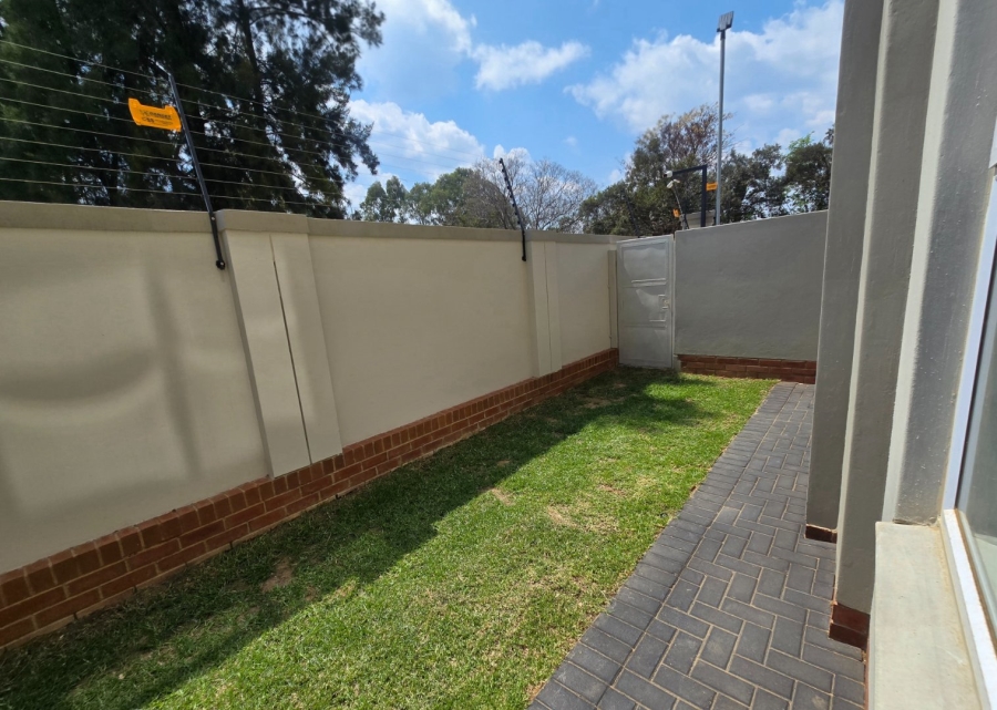 2 Bedroom Property for Sale in Magaliessig Gauteng