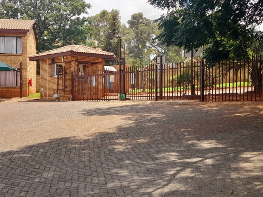2 Bedroom Property for Sale in Loughrin Gauteng