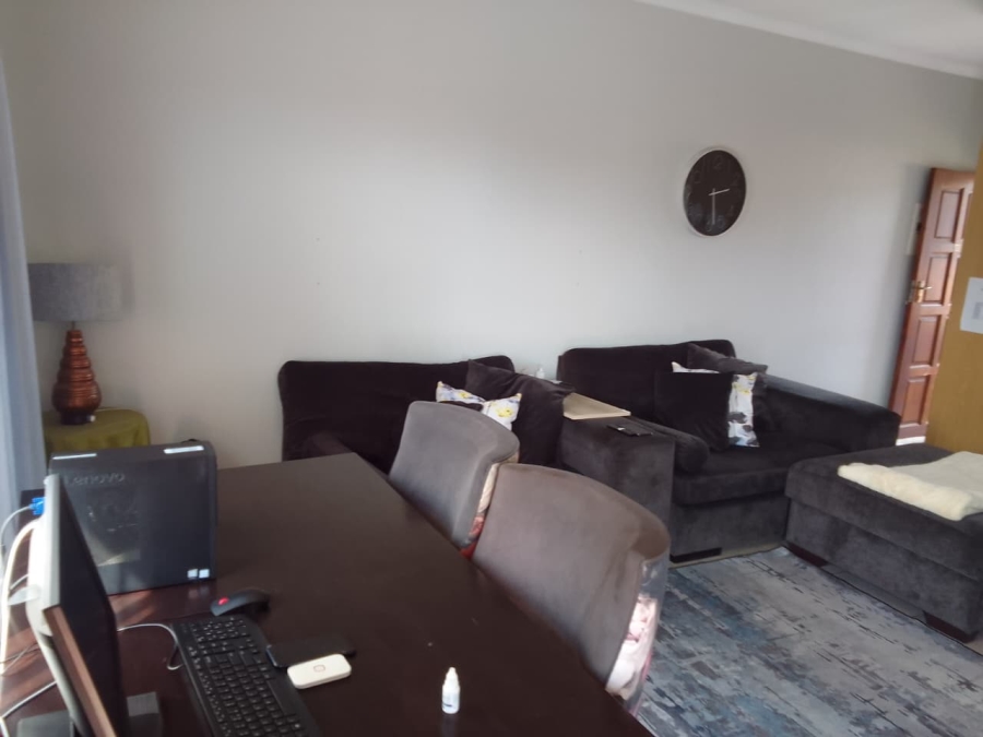 2 Bedroom Property for Sale in Loughrin Gauteng