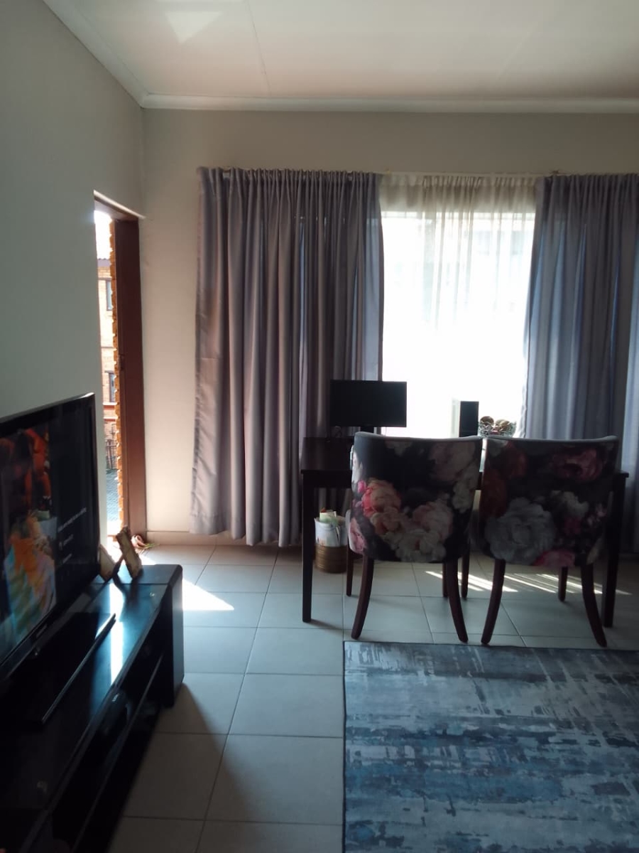 2 Bedroom Property for Sale in Loughrin Gauteng