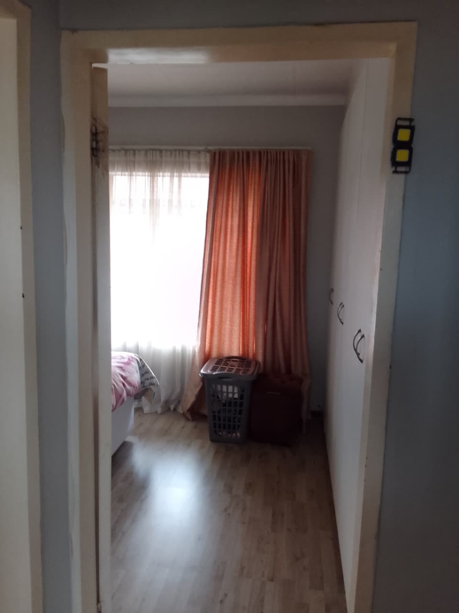 2 Bedroom Property for Sale in Loughrin Gauteng