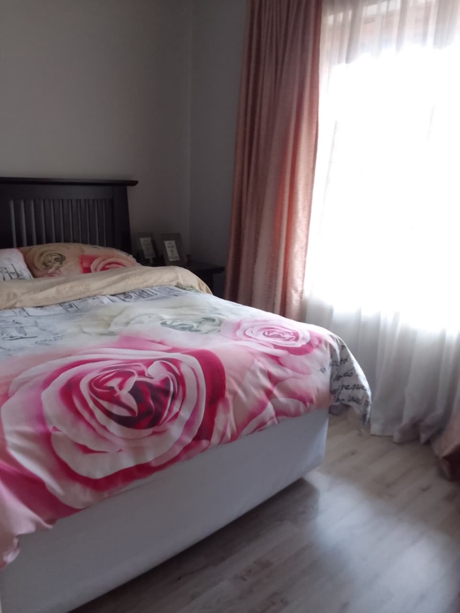2 Bedroom Property for Sale in Loughrin Gauteng