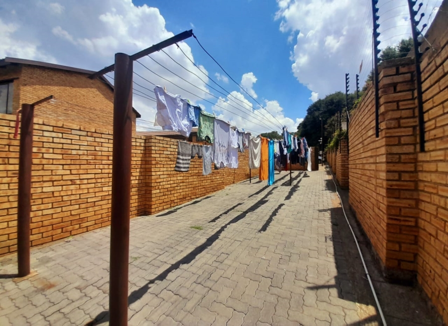 2 Bedroom Property for Sale in Loughrin Gauteng