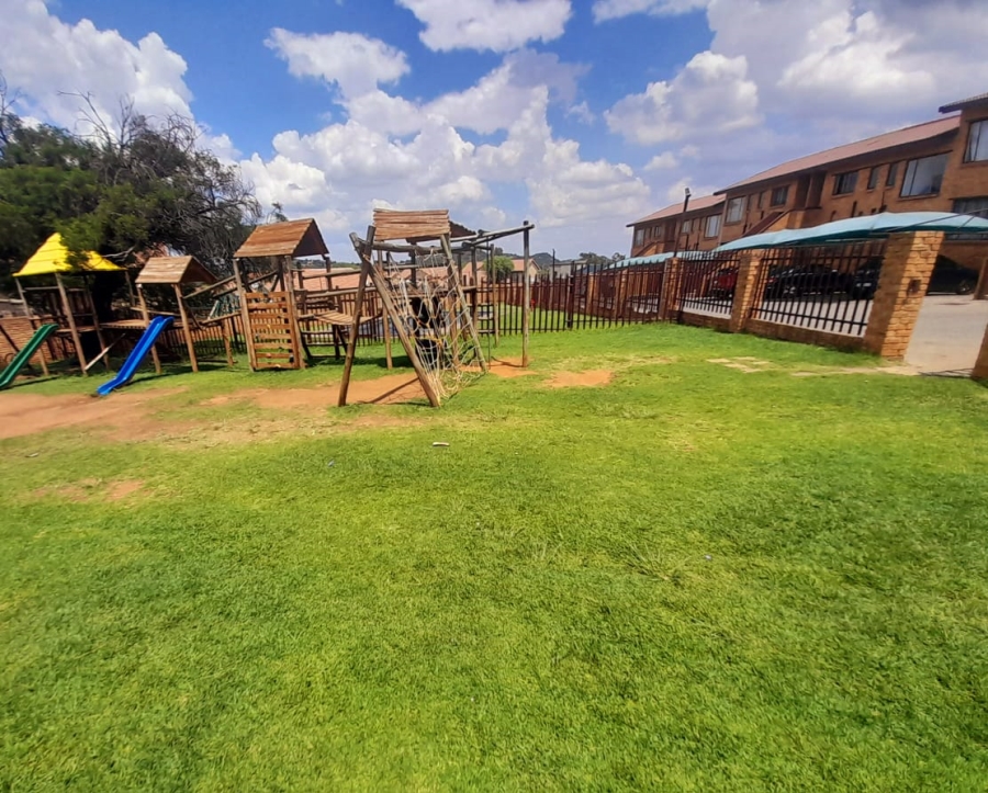 2 Bedroom Property for Sale in Loughrin Gauteng