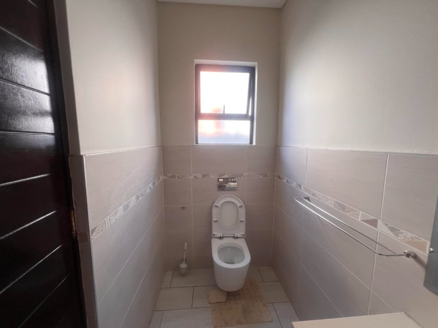 Bedroom Property for Sale in Waterfall Country Estate Gauteng