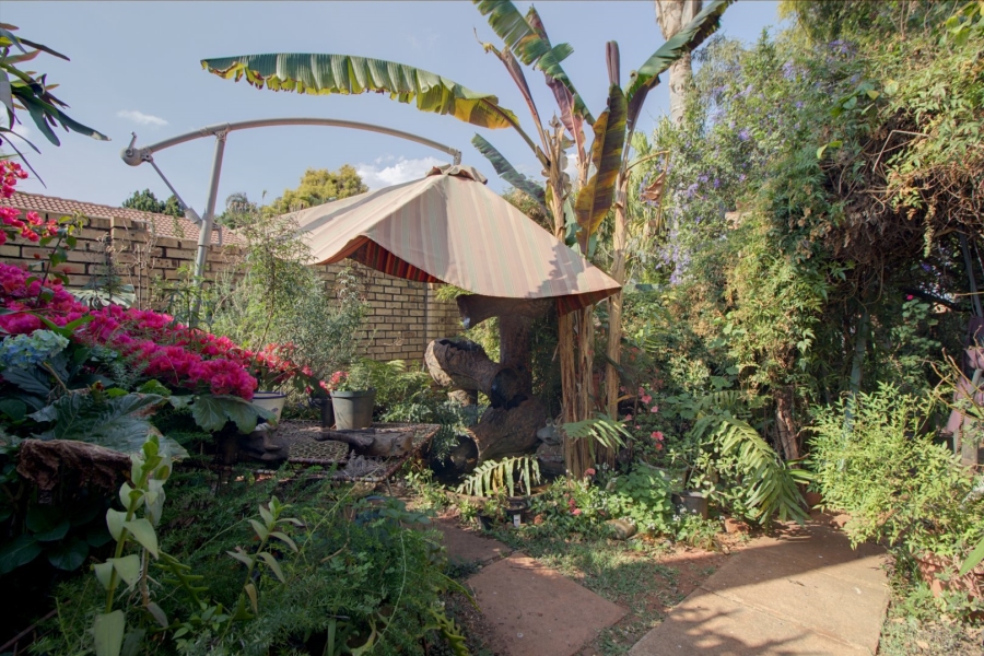 2 Bedroom Property for Sale in La Montagne Gauteng