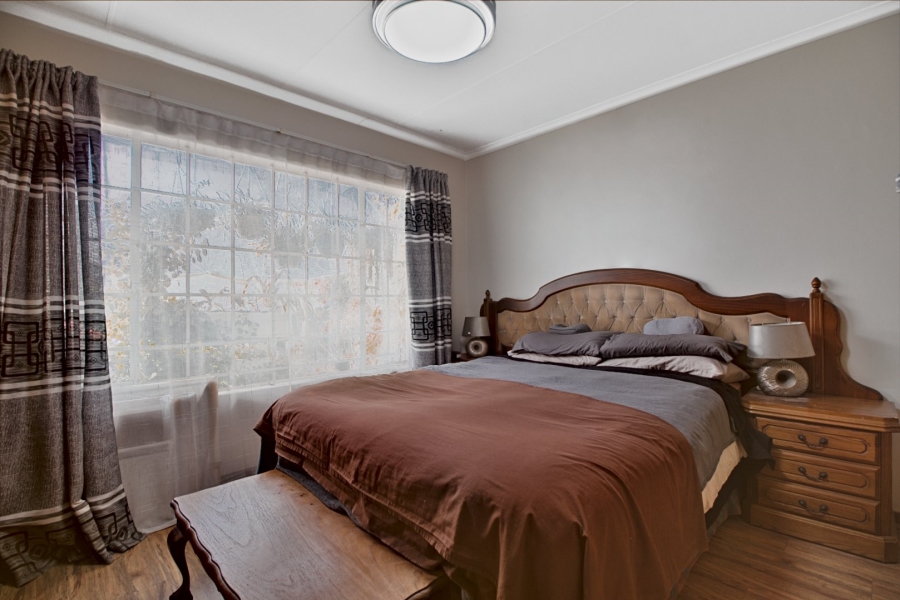2 Bedroom Property for Sale in La Montagne Gauteng