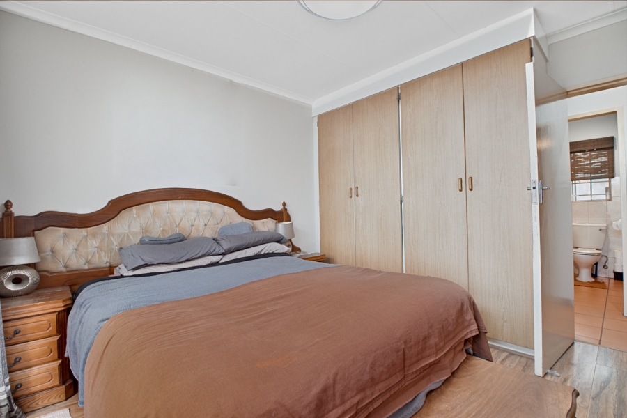 2 Bedroom Property for Sale in La Montagne Gauteng
