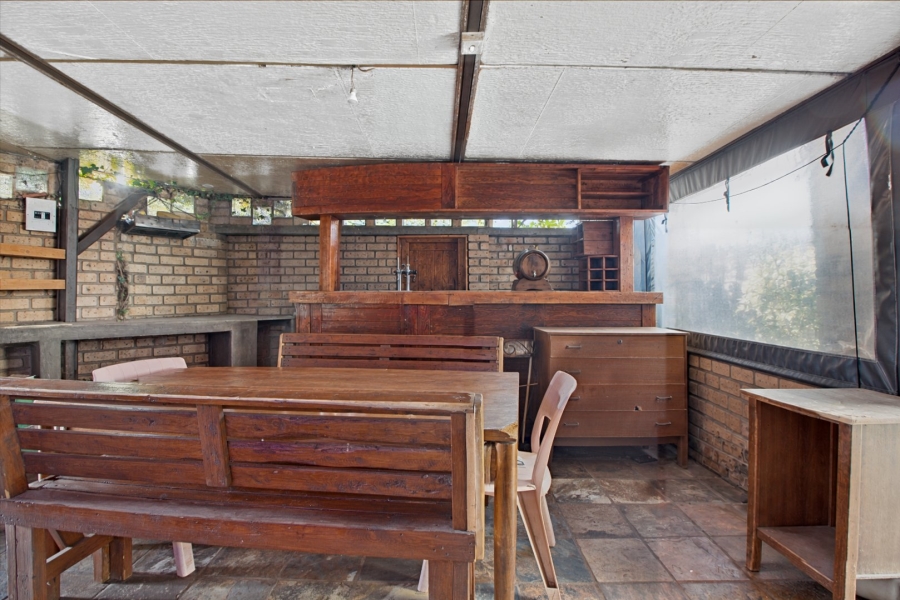 2 Bedroom Property for Sale in La Montagne Gauteng