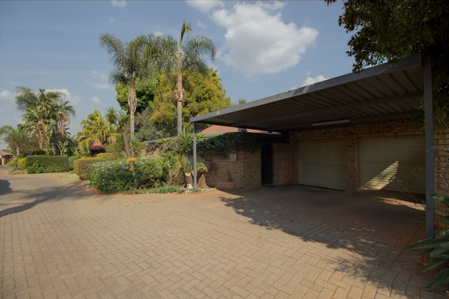 2 Bedroom Property for Sale in La Montagne Gauteng