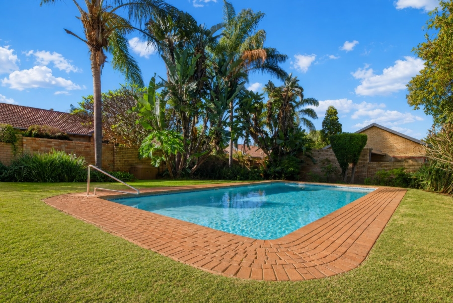 2 Bedroom Property for Sale in La Montagne Gauteng