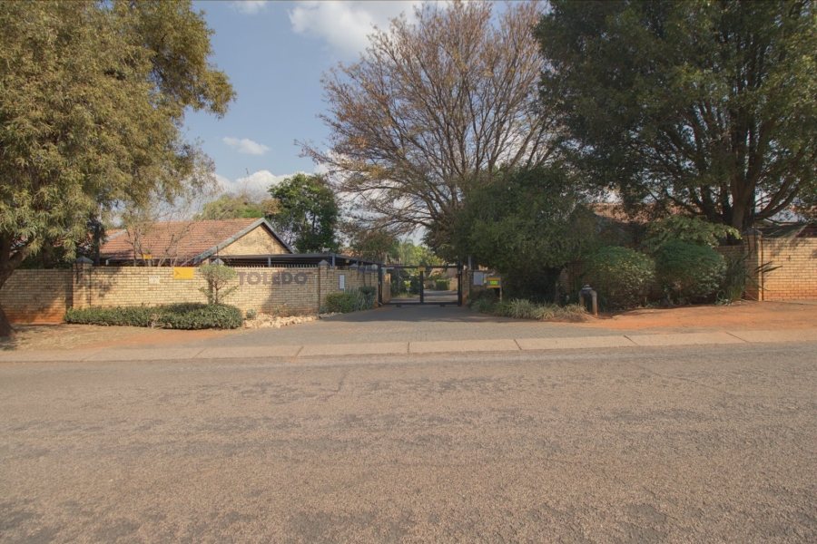2 Bedroom Property for Sale in La Montagne Gauteng