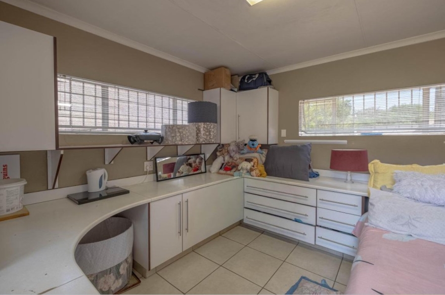 4 Bedroom Property for Sale in Wychwood Gauteng