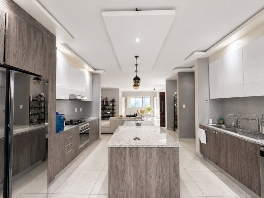 To Let 4 Bedroom Property for Rent in Bryanston Gauteng