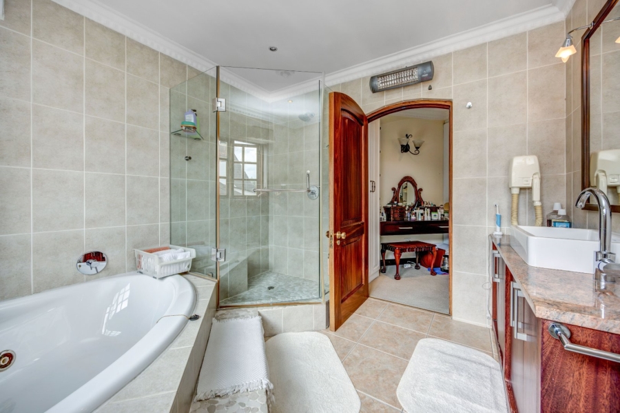 4 Bedroom Property for Sale in Lonehill Gauteng