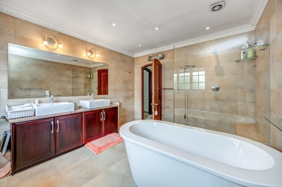4 Bedroom Property for Sale in Lonehill Gauteng