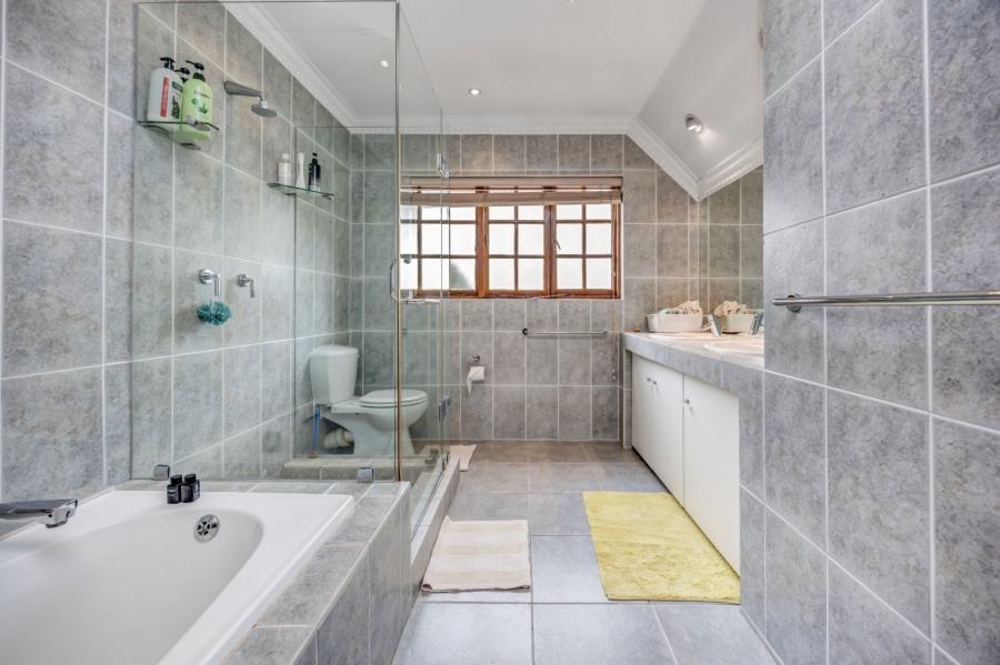 4 Bedroom Property for Sale in Lonehill Gauteng